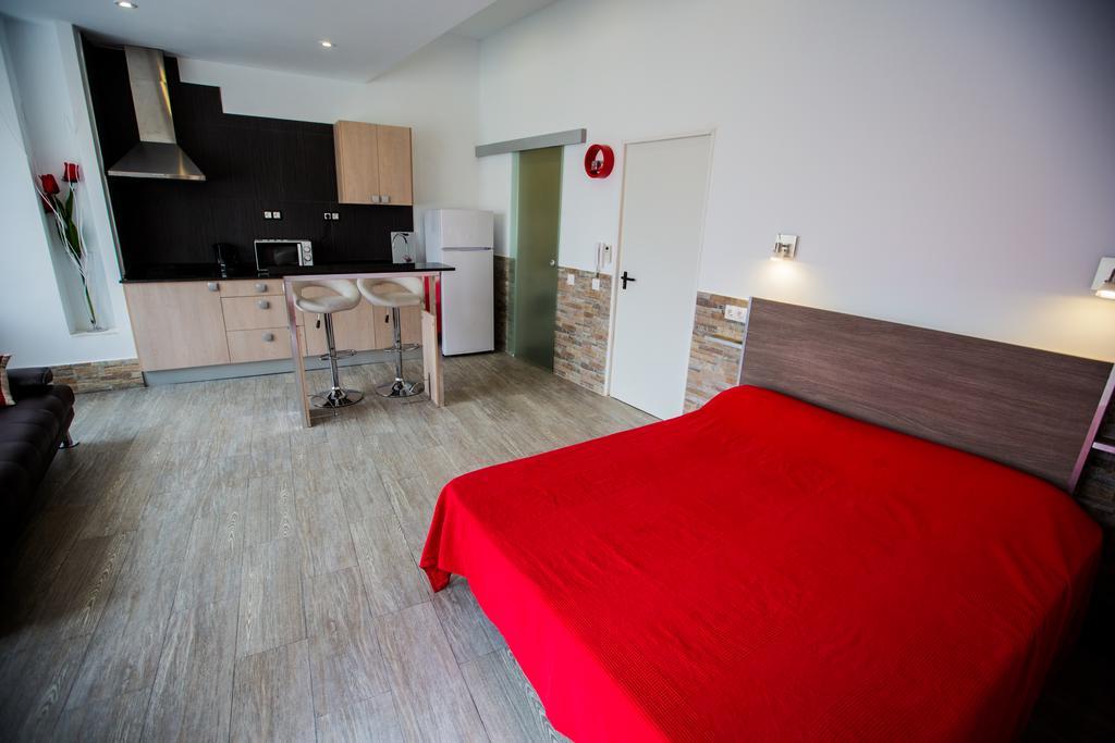 Apartamentos Bcntourism Pineda de Mar Esterno foto